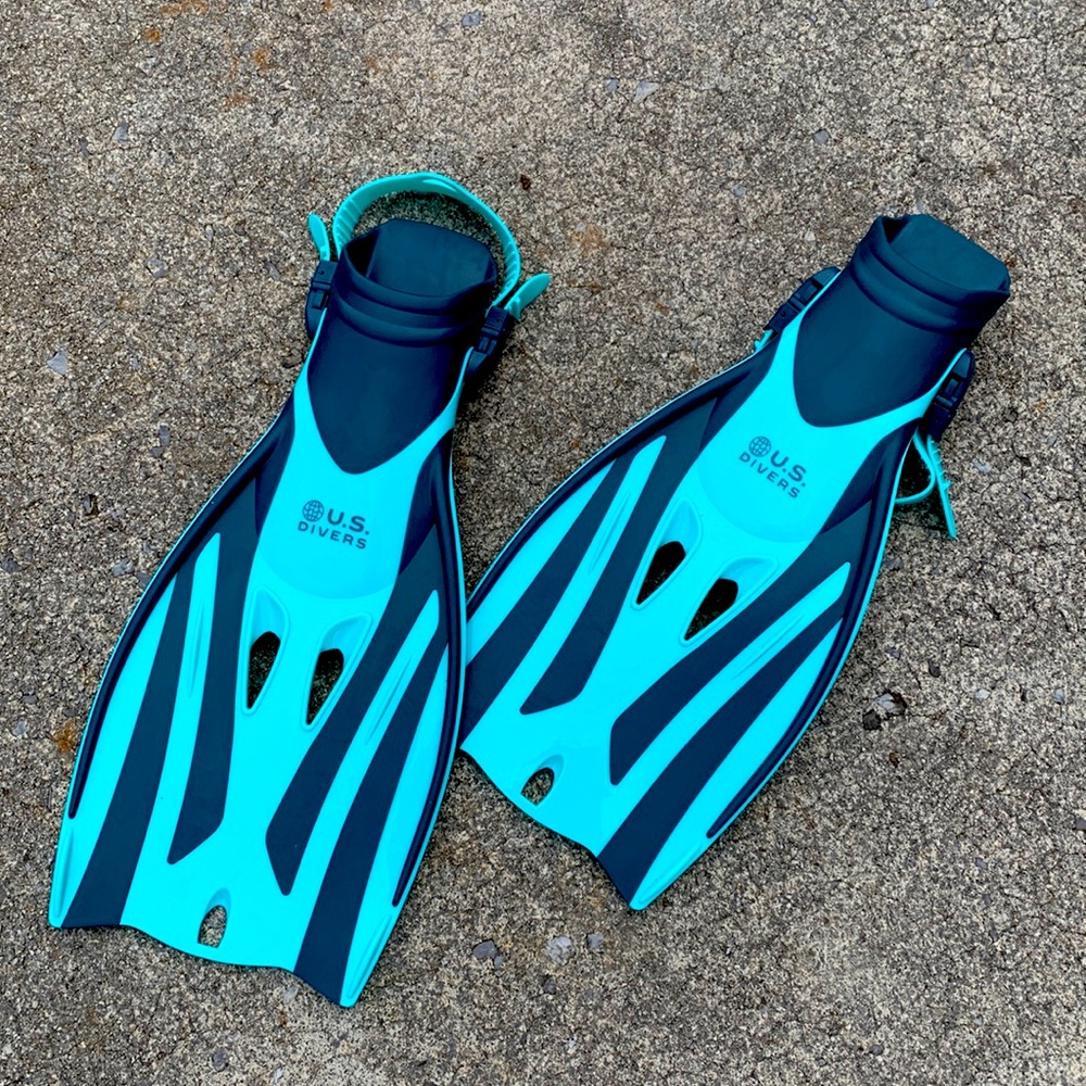 Blue U.S diver flippers